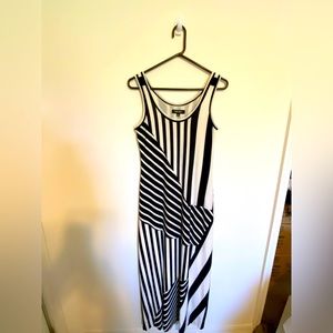 Nine West Maxi Dress (sheath) Black and Geometric Design Size 4